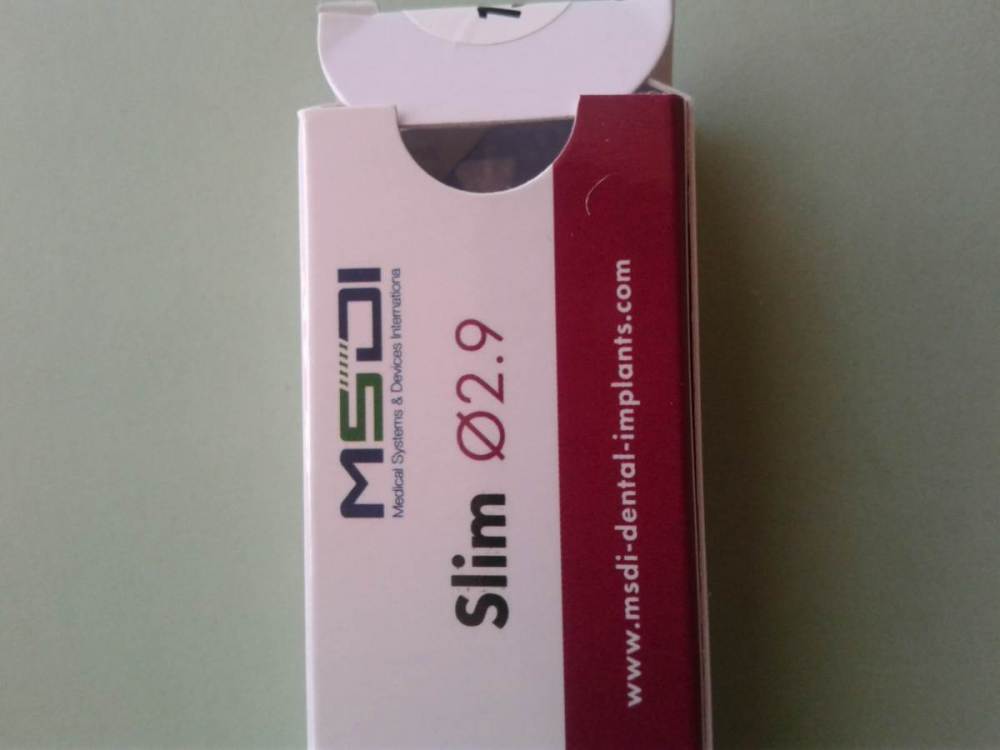 имплант в коробке.jpg